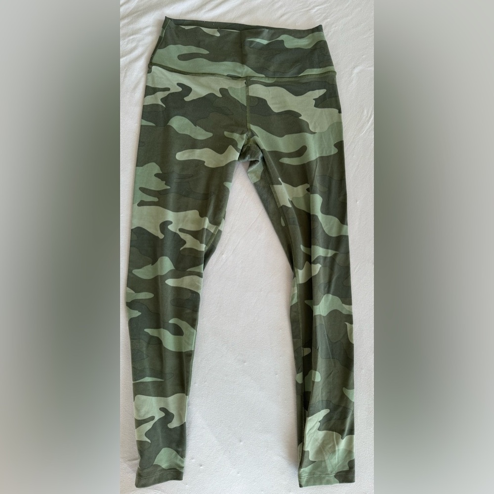 Victorias Secret PINK Camo Leggings